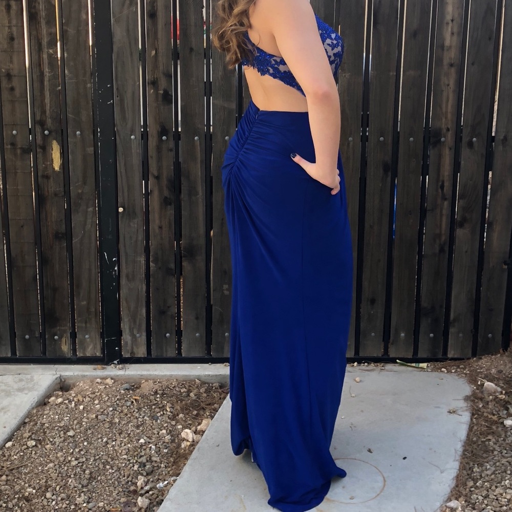 Beautiful Royal Blue Prom/Formal Dress - Picture 2 of 5